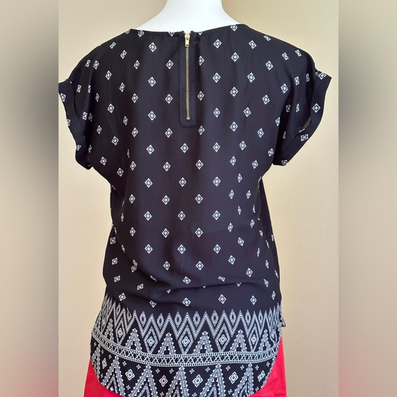 Pink Rose Black & White Cap Sleeves. Light Summer Blouse   SZ M - Picture 4 of 10